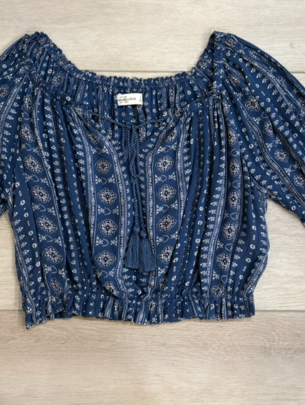 Abercrombie & Fitch Cropped Blue White Boho Top Small Cutout Long Sleeve Top